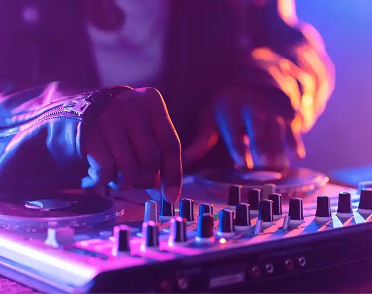 DJ